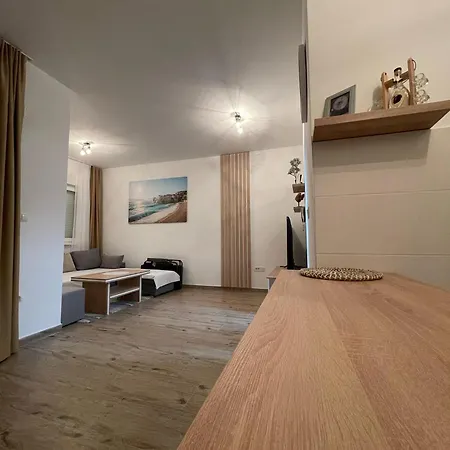 Seaesta Nika Апартаменти